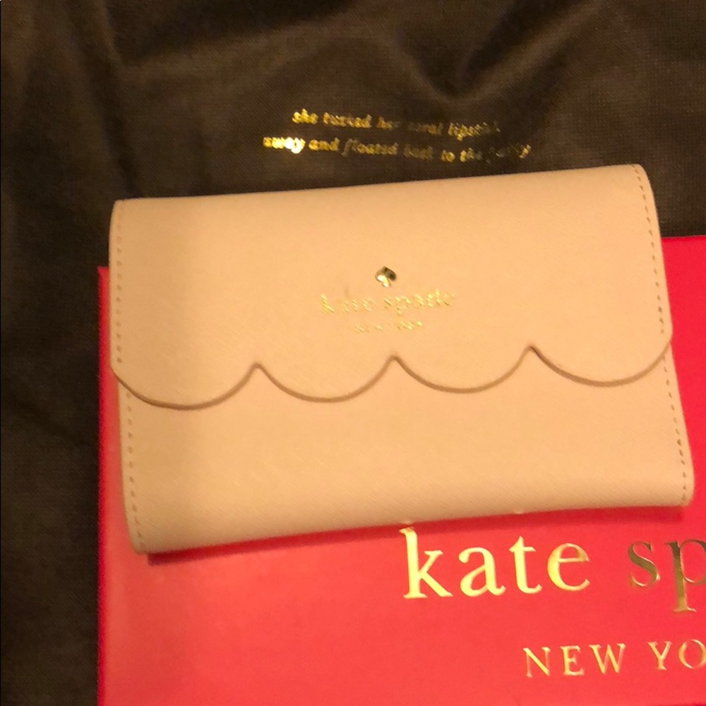 Blush Kate Spade scalloped wallet